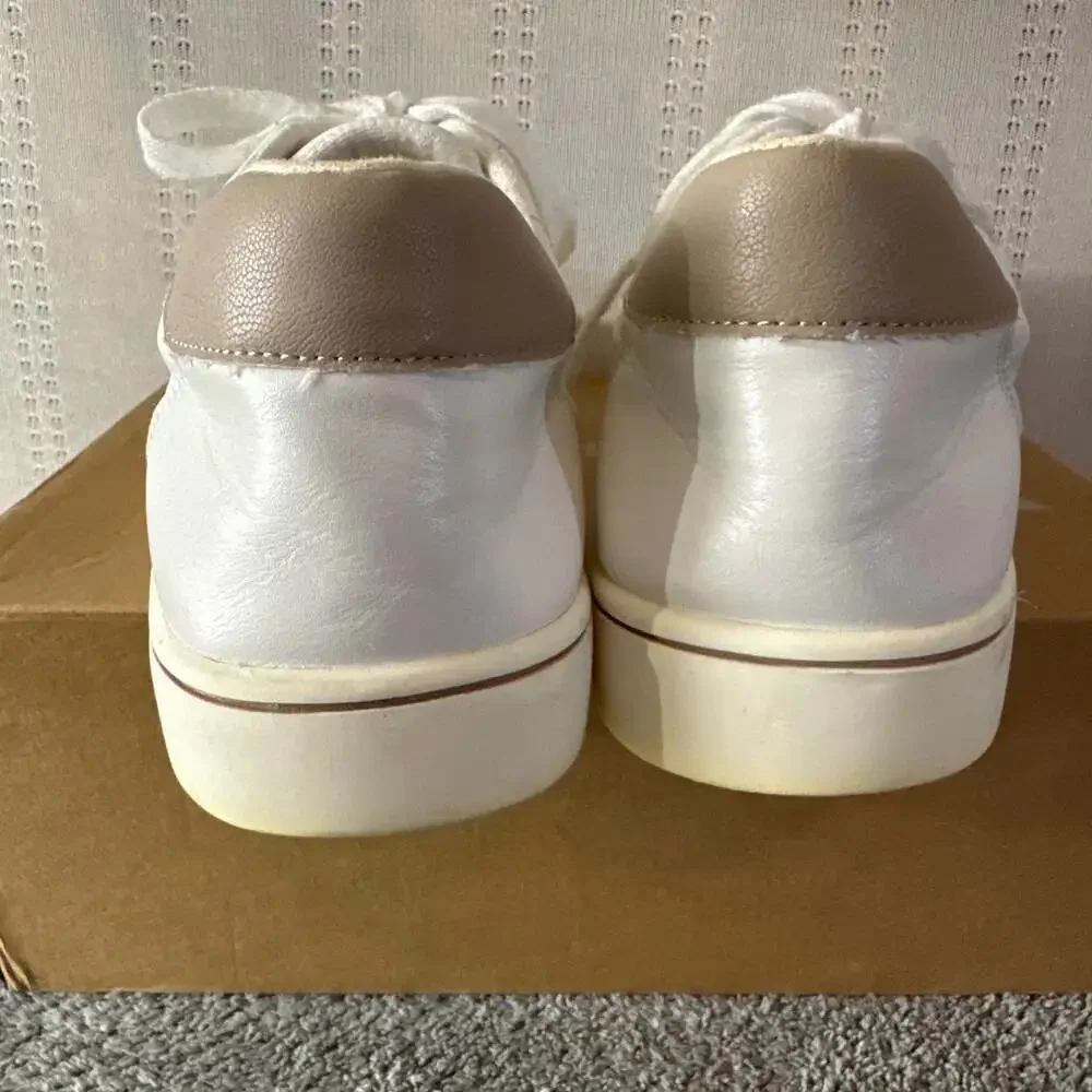 MIA Woman’s Sneakers 7.5